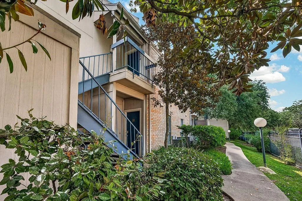 2 bed, 2.0 bath, 1137 sqft, $1,950 — Photo 3