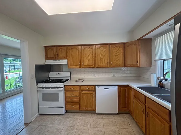 1804 W Iles Ave — Photo 5