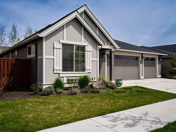 3rd image of 1257 NE Sunrise St