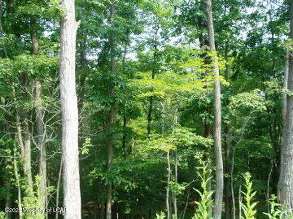 8 Turnberry Ln, Hazle Township, PA 18202