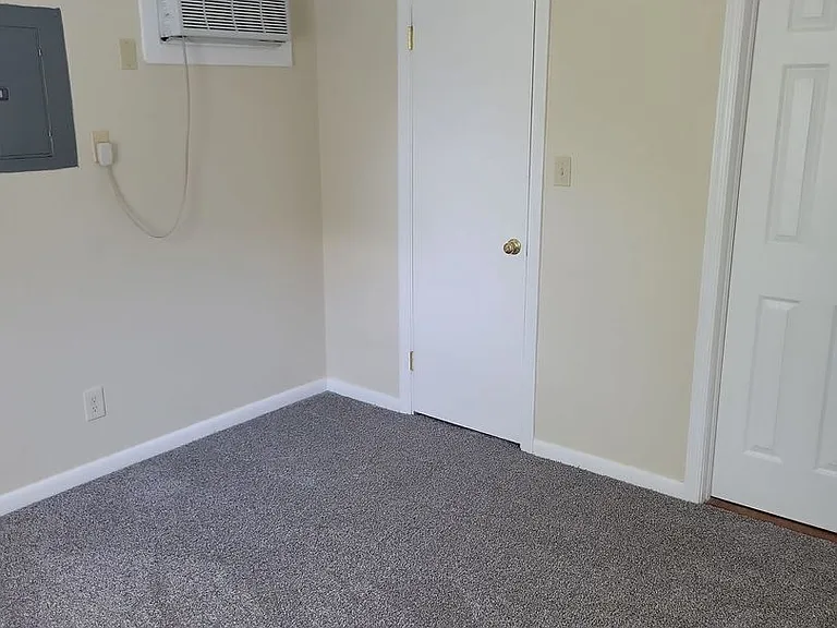 Bay Oaks Park Apartments — Photo 16