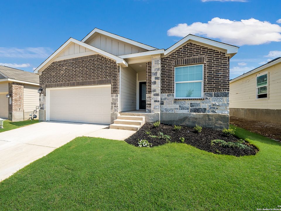2nd image of 2425 Vesper Bend