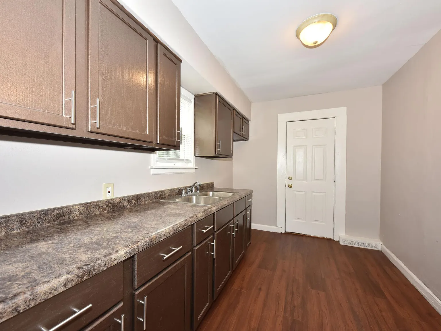 2 bed, 950 sqft, $1,195 — Photo 4