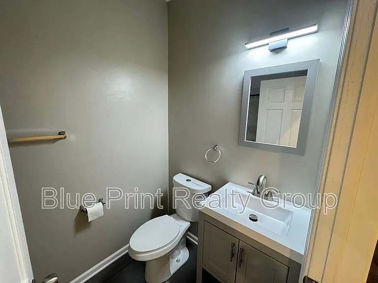 6332 Inglside Ingleside #3 — Photo 12
