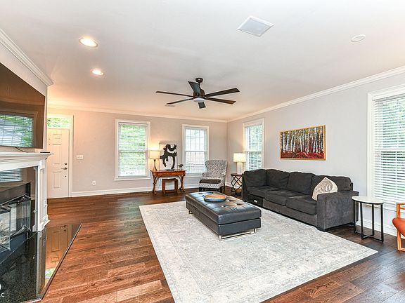5th image of 4022 Heyward Pl