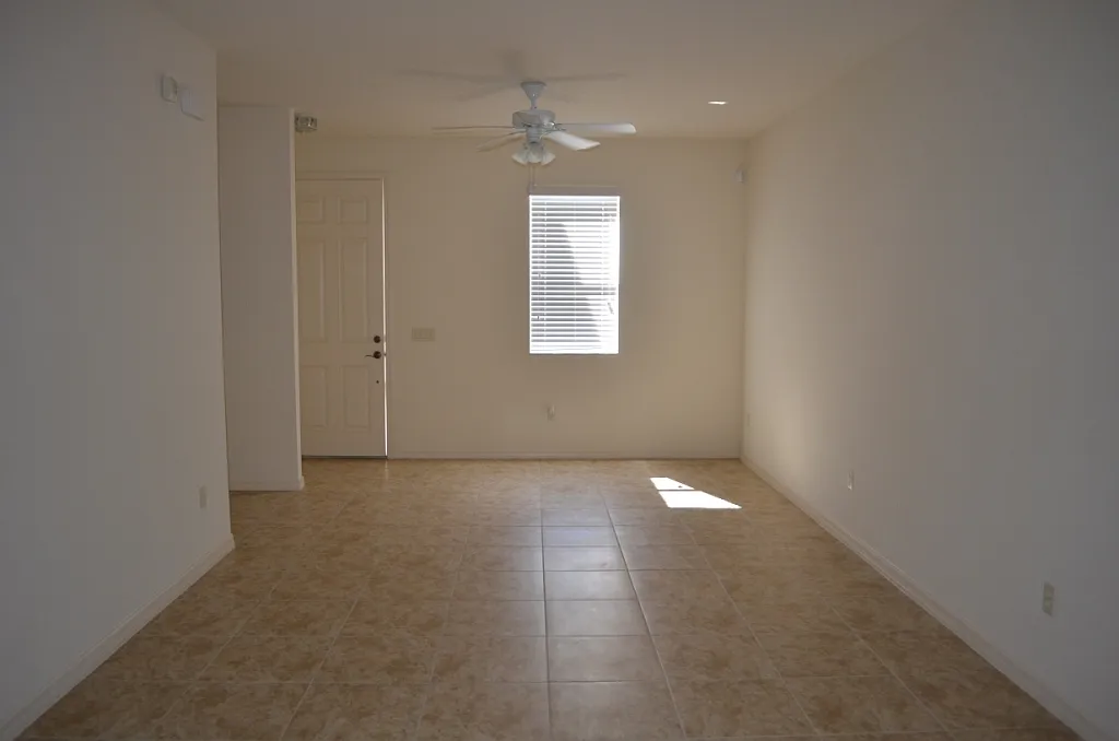 2/2.5 Townhouse with 1/1 Detached Garage Apt with 2-Car Garage in Turtle Creek of Saint Cloud — Photo 2