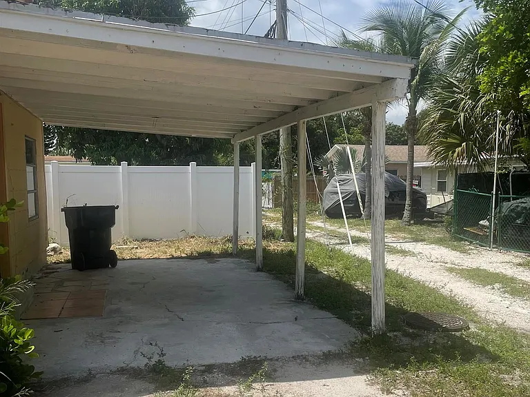 1231 N F St — Photo 14