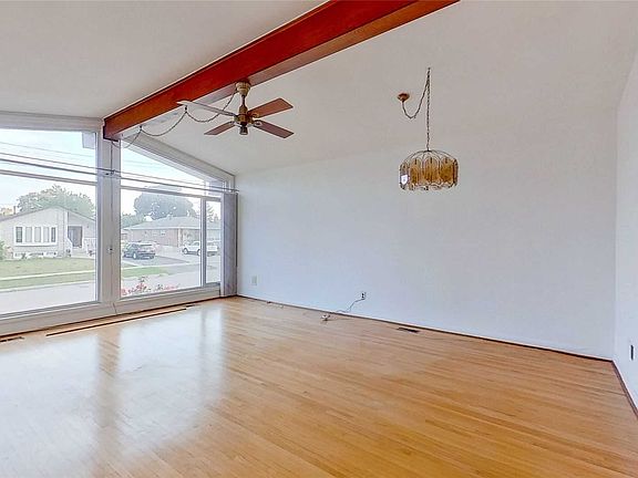 5th image of 34 Beaumonde Heights Dr