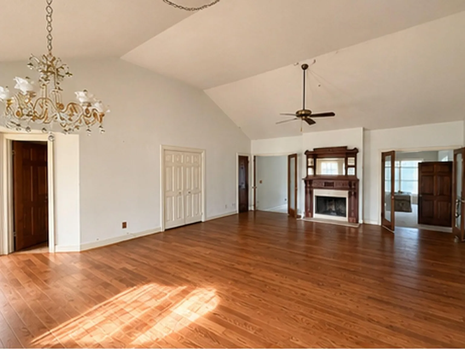 3 bed, 2.0 bath, 3100 sqft, $2,250 — Photo 2