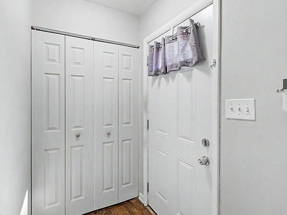 5th image of 608 Cromer Ct