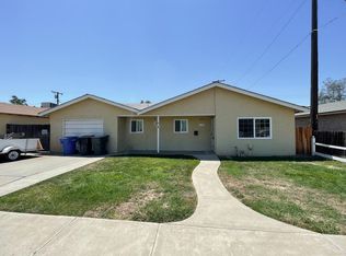 1136 S 12th Ave, Hanford, CA 93230