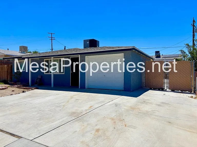 820 Caliente Dr — Photo 2