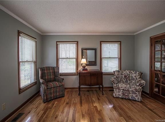 3rd image of 2603 Montgomery Dr