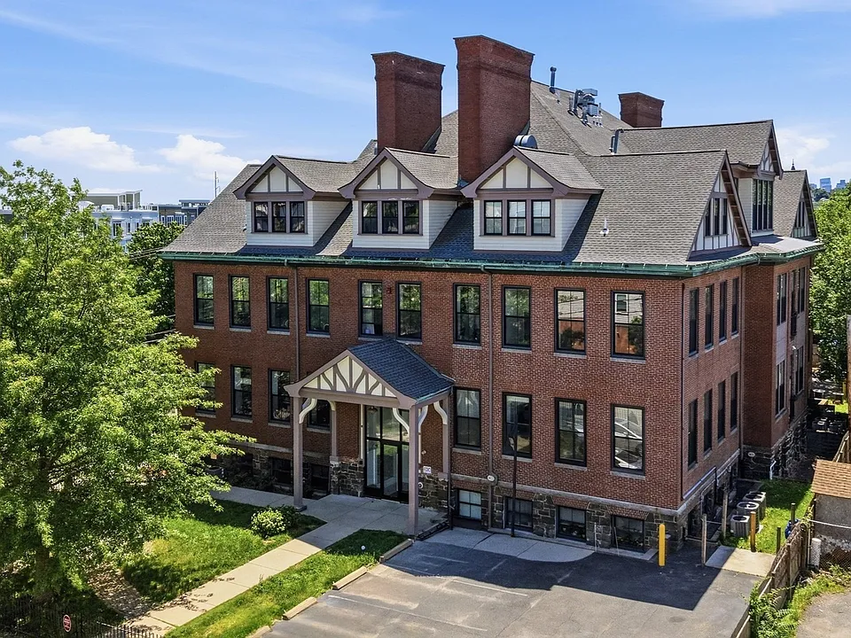 220 Spencer Ave #104