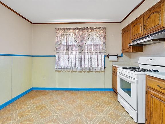 4th image of 564 Saint Ann St
