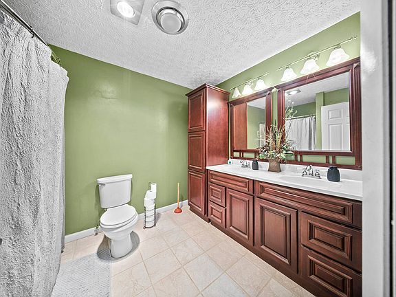 4th image of 2403 Suzanne Ct