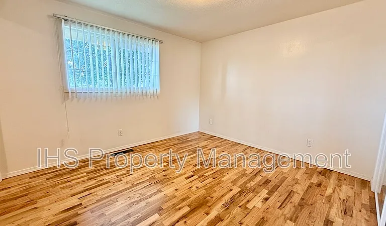 802 N Keller St — Photo 11