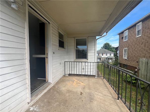 520 Farnsworth Ave, Clairton, PA 15025