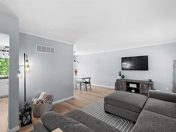 5th image of 344 Village Creek Dr