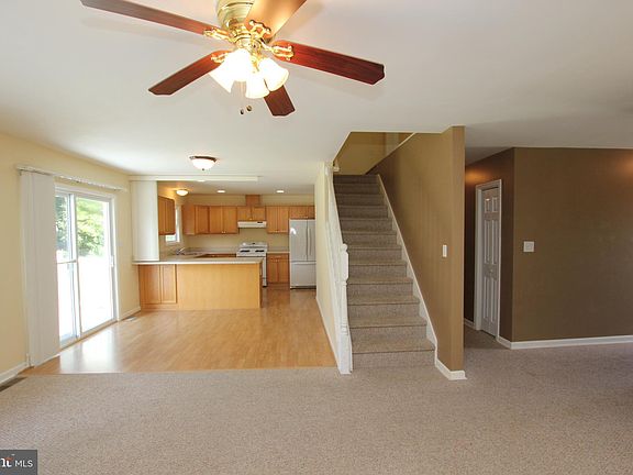 3rd image of 118 Meadow Dr