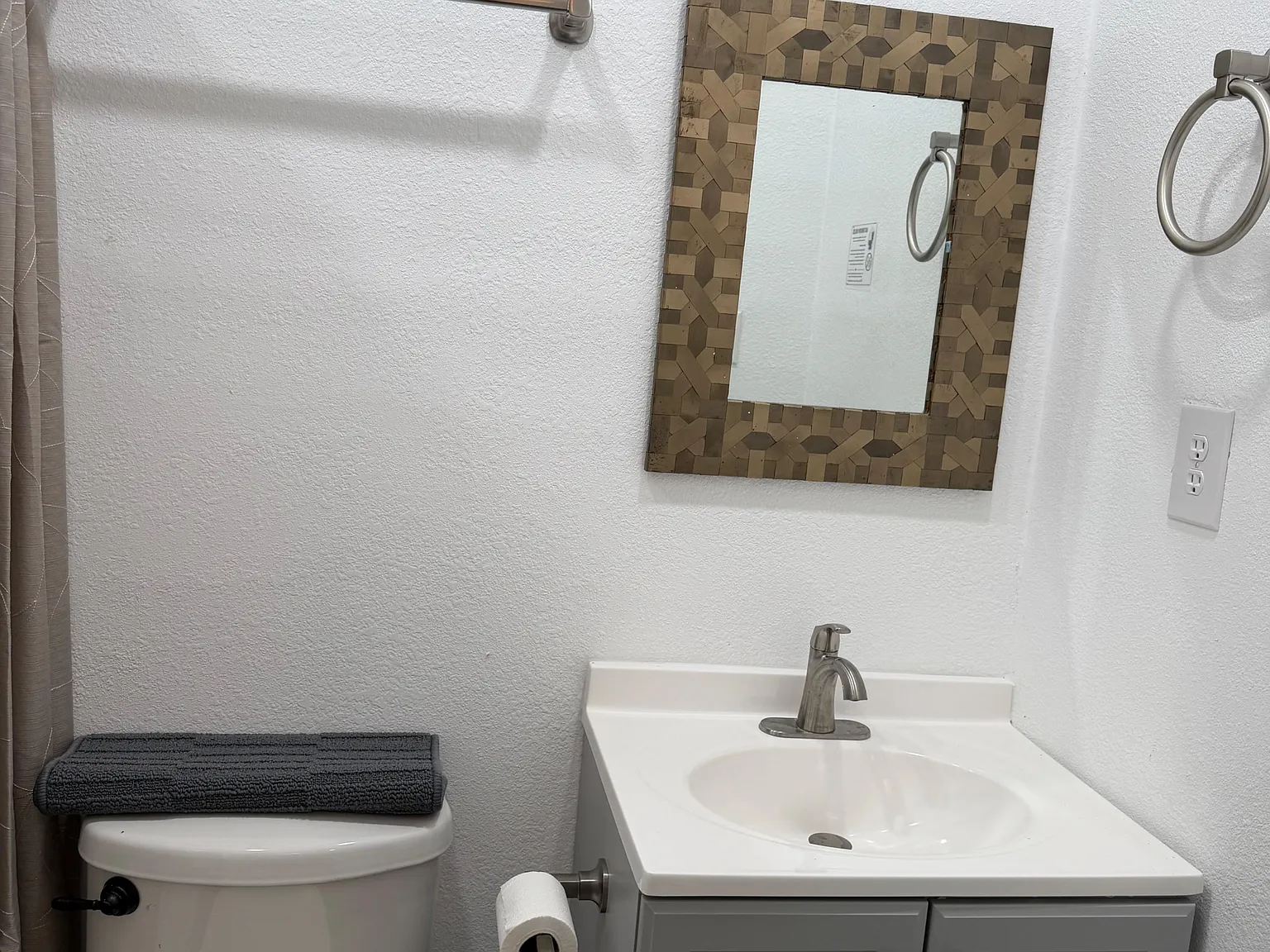 4 bed, 3.0 bath, 1400 sqft, $1,070 — Photo 2