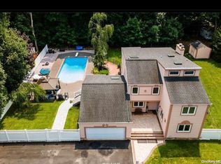 20 Oak St, Saint James, NY 11780
