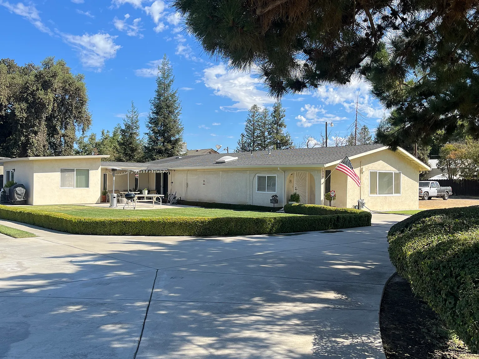 3 bed, 1956 sqft, $2,780 — Photo 2