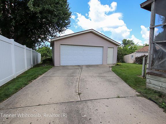 3rd image of 3353 Collingwood Ave SW