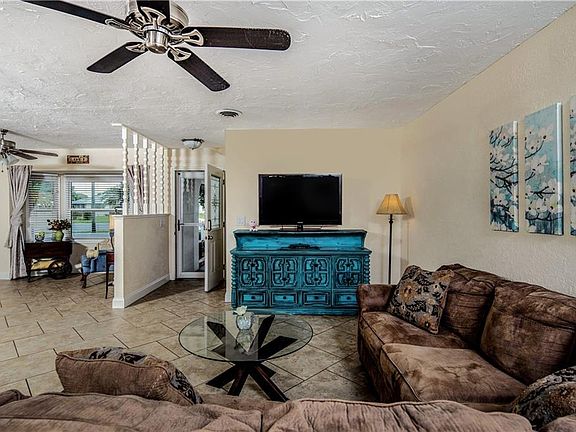 3rd image of 941 Caples St