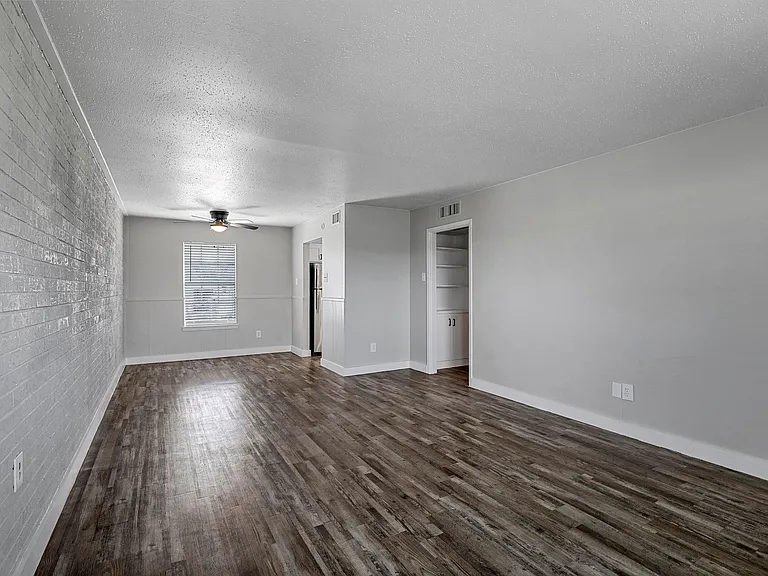 The Flats on Handley — Photo 75