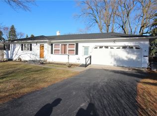 14 E Crest Dr, Rochester, NY 14606