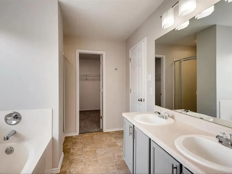 9407 Rowlands Sayle Rd — Photo 6