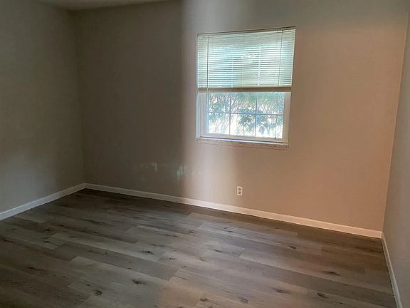 5th image of 204 21st Avenue Pl