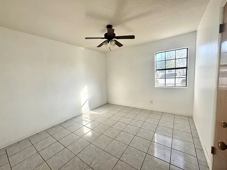1044 Washington St — Photo 9
