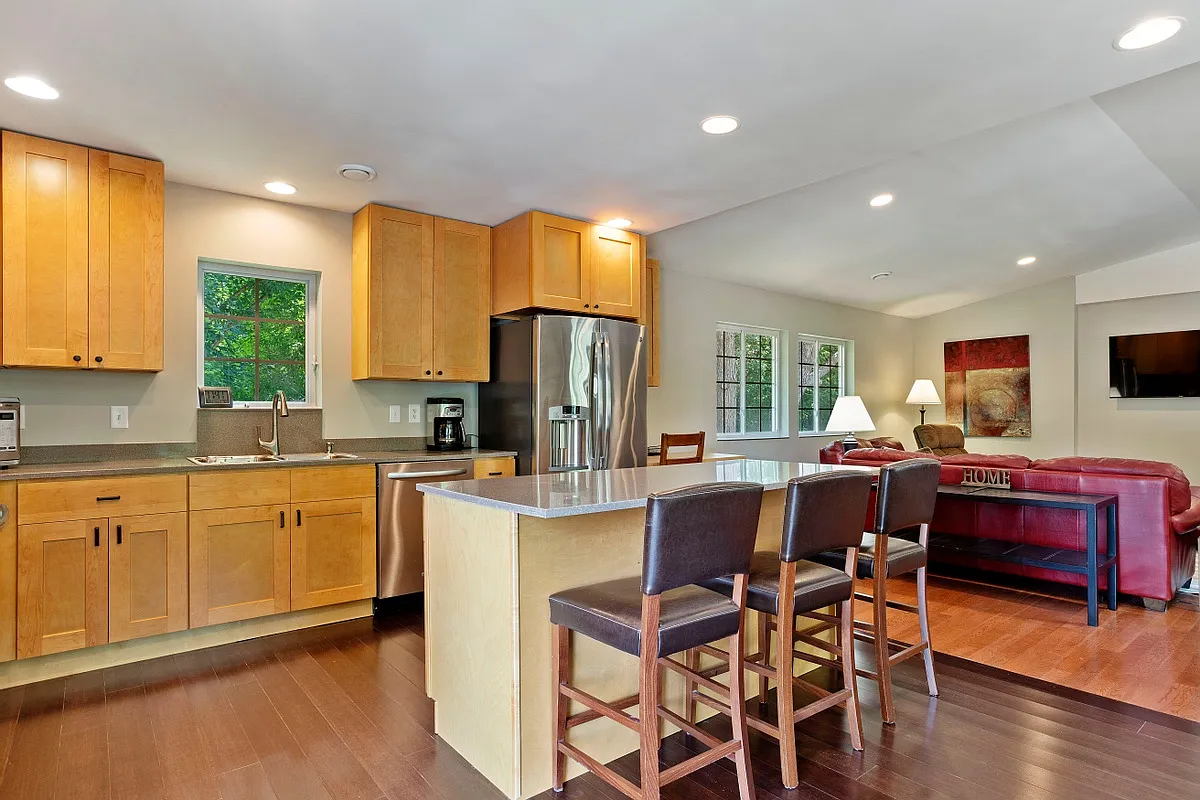 3 bed, 1700 sqft, $2,650 — Photo 4