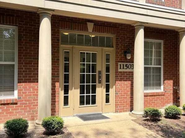 11503 Sperrin Cir Unit 302, Fairfax, VA 22030