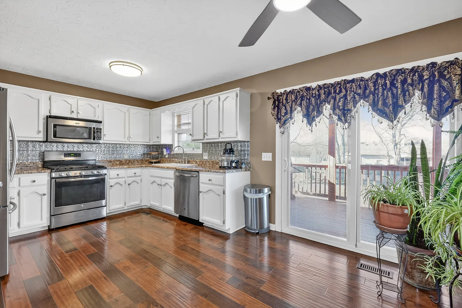 105 Hunterwood Dr photo 1