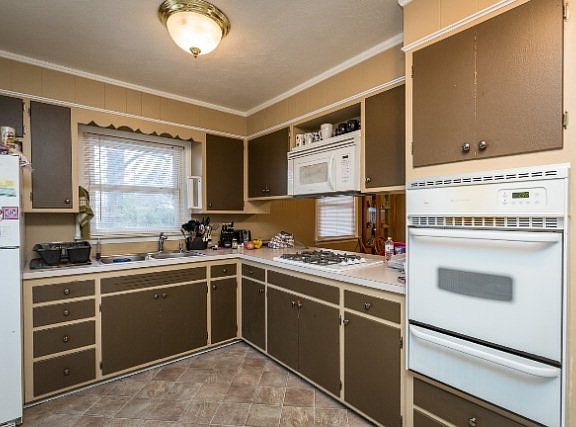 5th image of 2960 Legion Park Dr