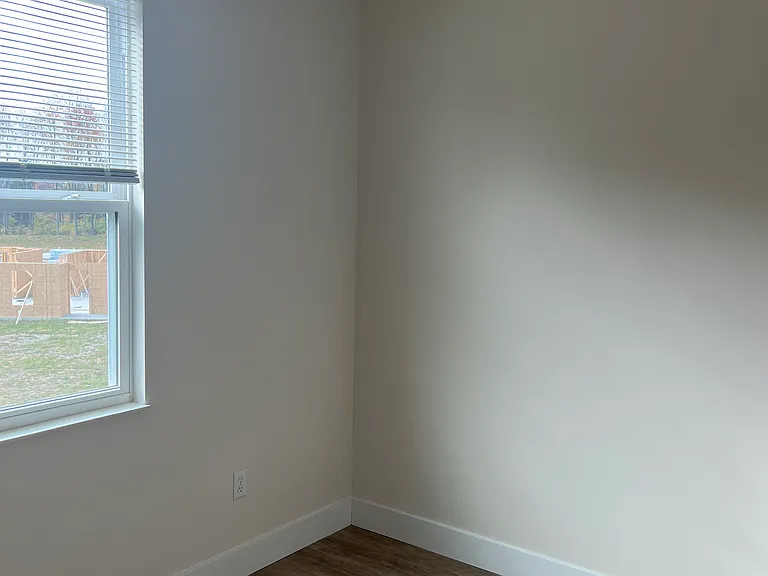 409 Court Yard Ln — Photo 18
