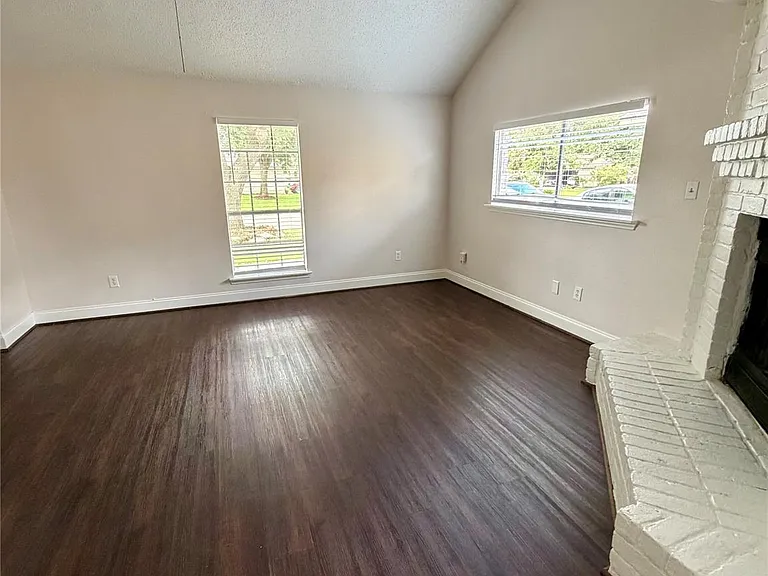 18210 Almonte Ln — Photo 7