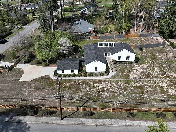 3rd image of 3075 Walton Way