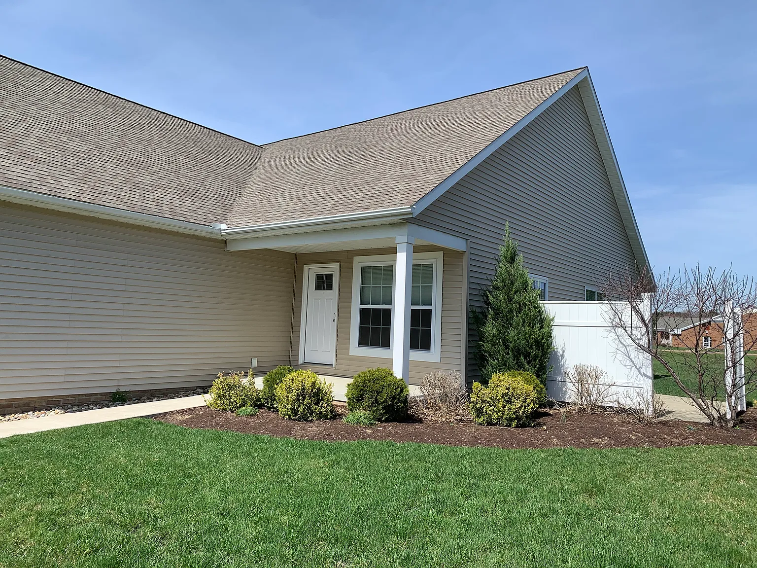 3 bed, 1360 sqft, $1,625 — Photo 2