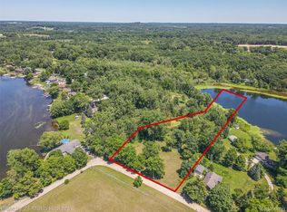 454 East Rd, Holly, MI 48442