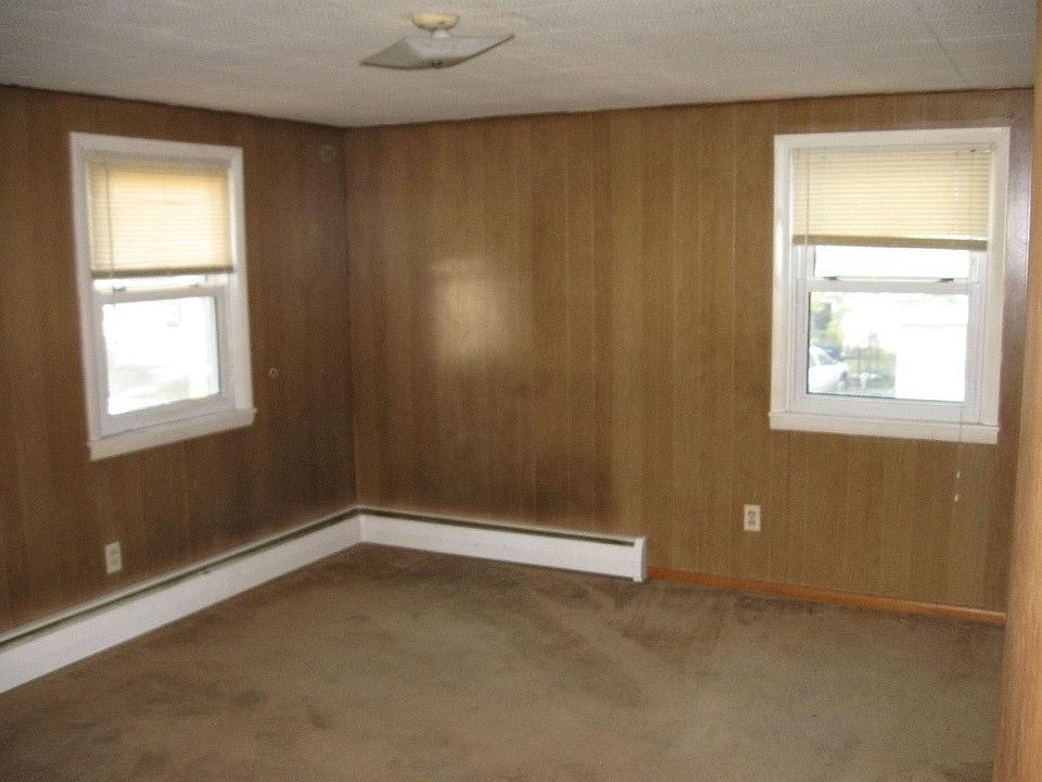 2nd image of 209 W 27th St