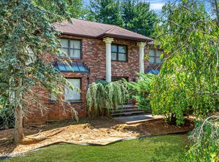 218 Ueland Rd, Red Bank, NJ 07701