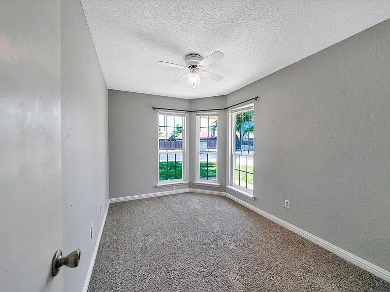 16906 Pocono Dr — Photo 12
