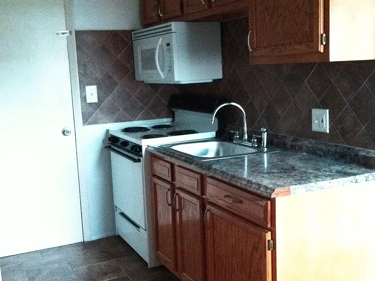 Cedarwood Estates Apartments — Photo 32