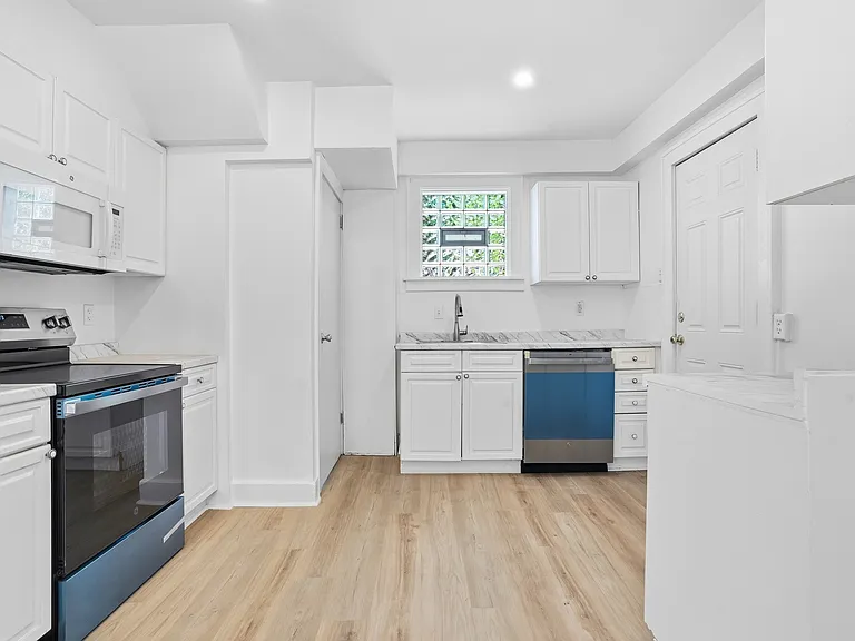 7806 Saint Lawrence Ave — Photo 8