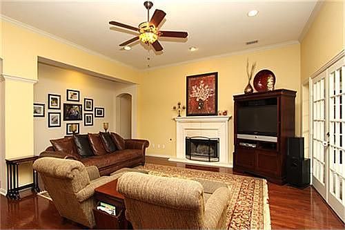 4th image of 741 Woodmoor Dr