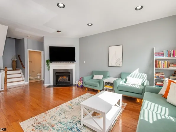 30 Barrister St, Clifton City, NJ 07013